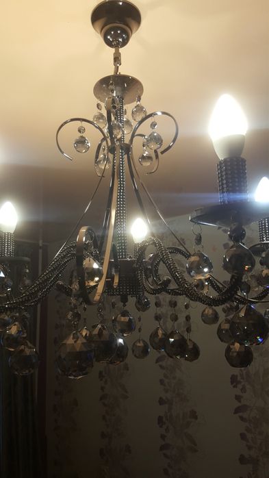Продам люстру