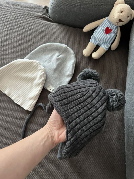 Set 3 căciuli bebe mărime 62-68; H&M