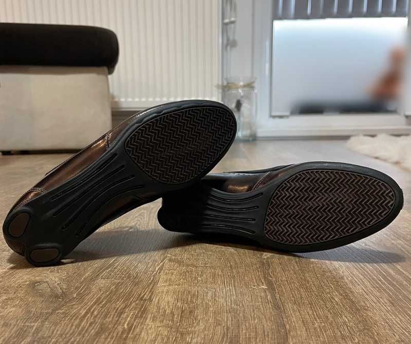 Pantofi sport Nike  Shox marimea 38 (nepurtati)