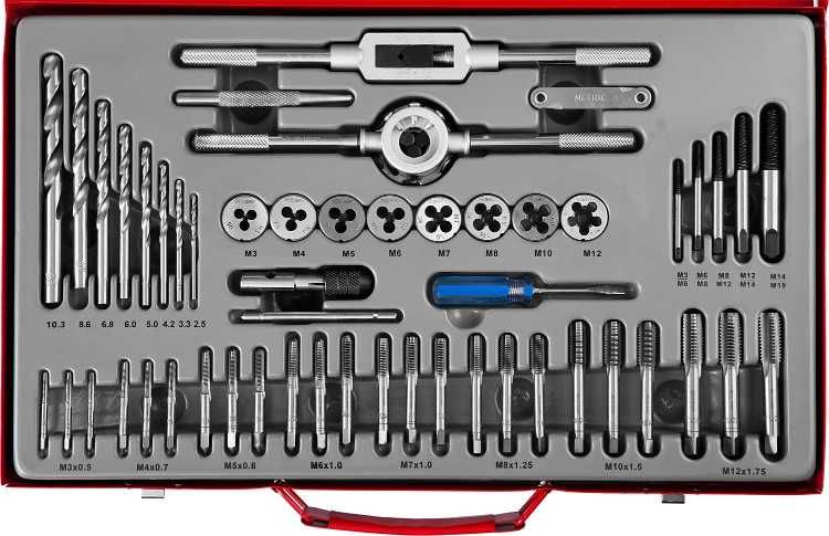 Набор метчиков, плашек .Пистолет пескоструйный.