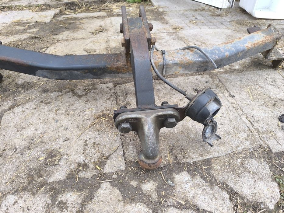 Теглич за Волво в40 / Volvo v40