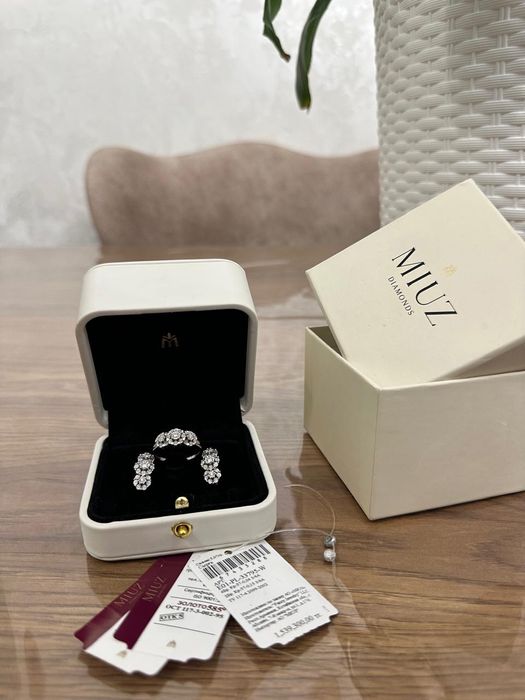 Продам золотой набор с бриллиантами