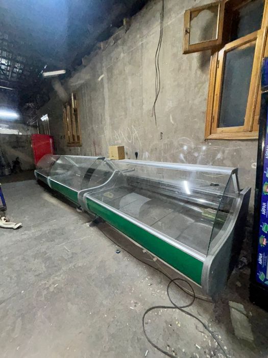 Продам витринный холодильник