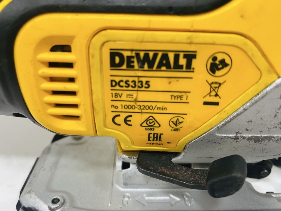 Dewalt ferastrau pendular DCS 335