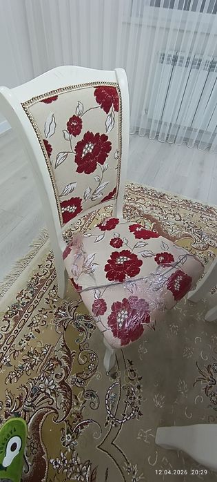 Кухонный стол со стульями