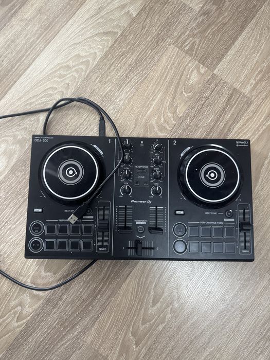 Consola DJ Pioneer DJ DDJ-200
