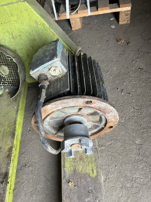 Motor electric 5.5 kw —1.500 rot/min , ten.—220/380 V