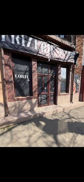 Spațiu comercial de închiriat stradal vizavi de blocuri