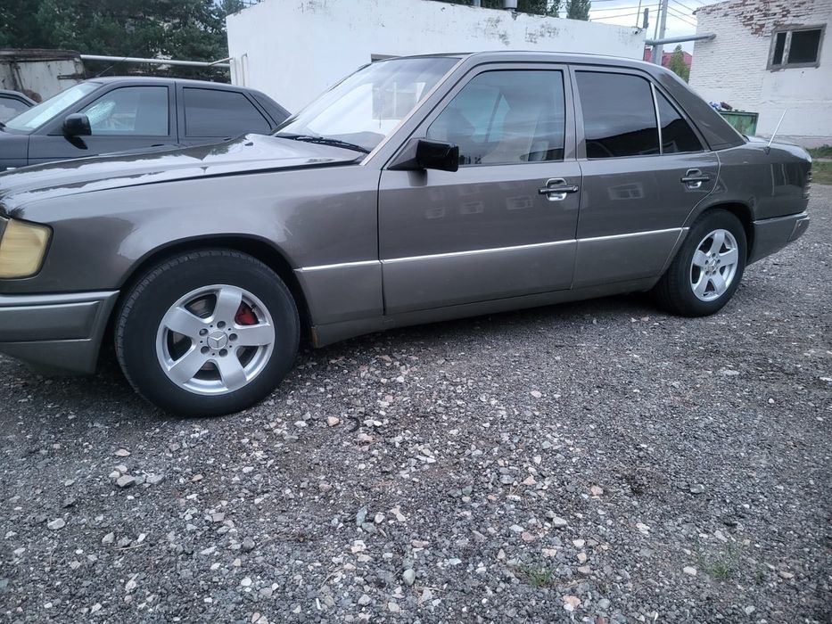 Продам Мерседес 124 Е230