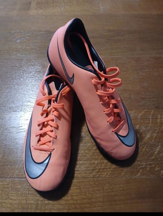 Ghete de fotbal nike