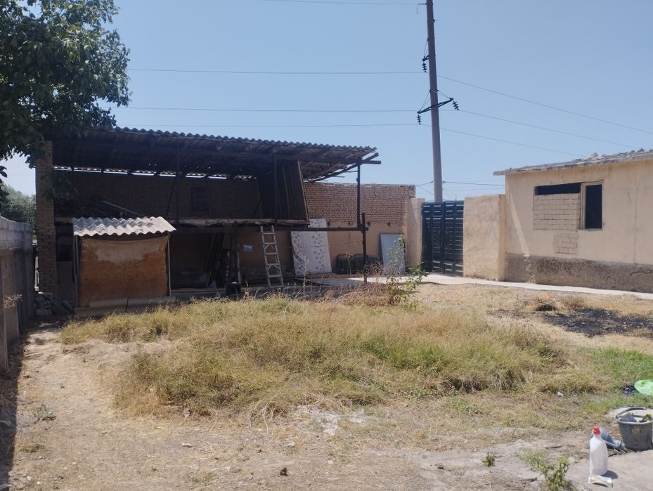 Hovli joy sotiladi 4.5 sotix 2 xona
