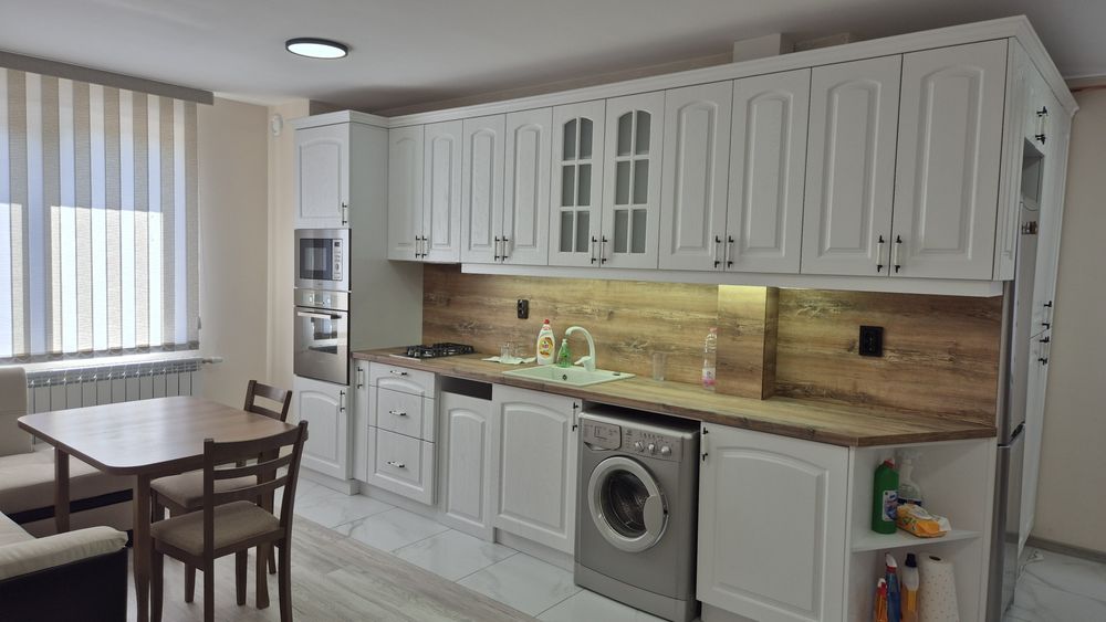 Дава се под наем Тристаен апартамент в Шумен, Център - 75 кв.м за 306 € - Снимка #5