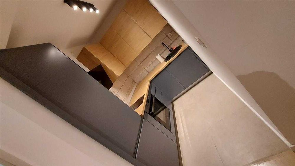 Дава се под наем Двустаен апартамент в Бургас, Възраждане - 68 кв.м за 204 € - Снимка #1