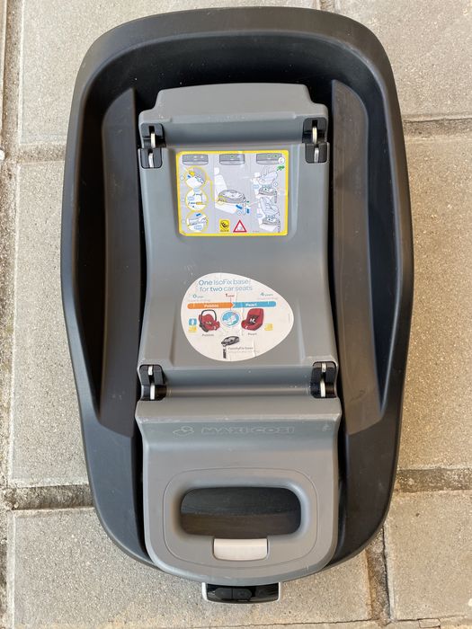 Maxi Cosi Family Fix база (Isofix) и столче Pearl