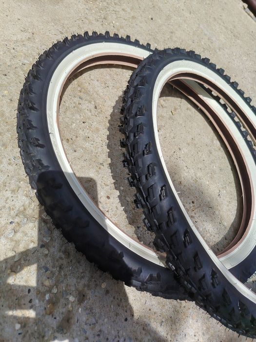 Șa de bicicleta Selle Royal; Șa de bicicleta cu gel; 2 cauciucuri  20' noi; casca.