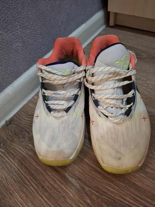 Продам кроссовки