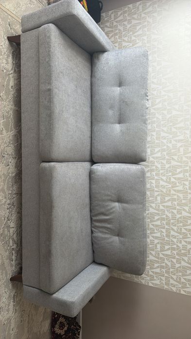 Продам диван в подарок покрывало самовывоз