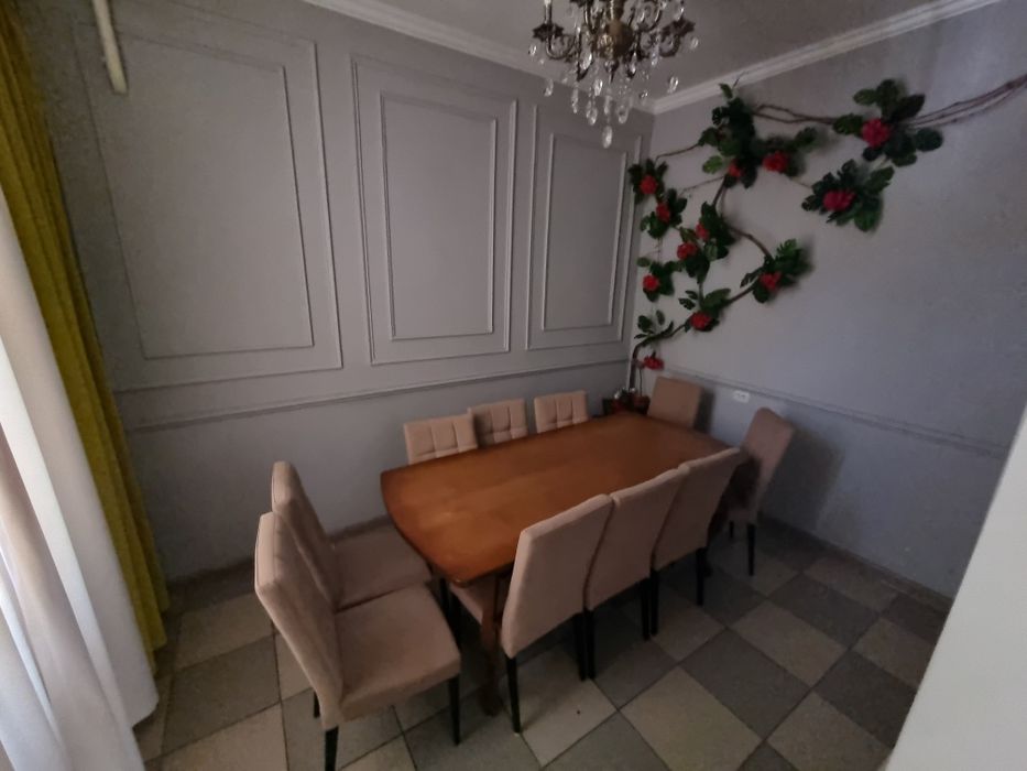 Стол стулья много есть