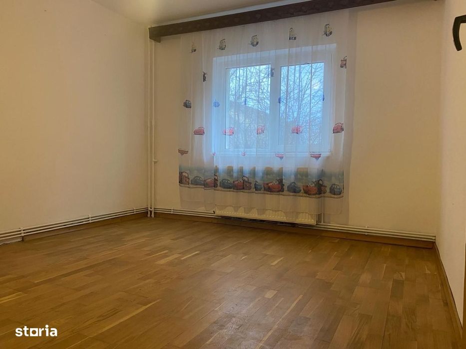 Vanzare apartament cu 3 camere,etajul 1,decomandat - M3, Târgoviște