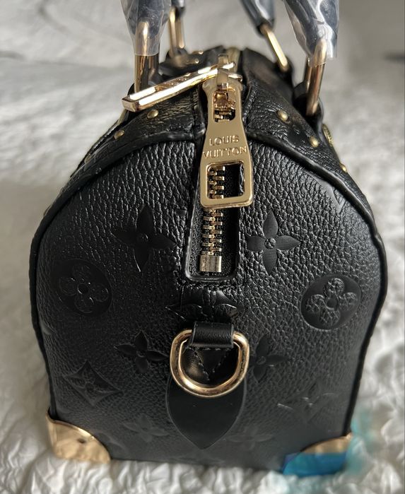 Дамска чанта нова / Louis Vuitton Black Monogram Empreinte Leather Handbag – Gold Hardware – New/Unused