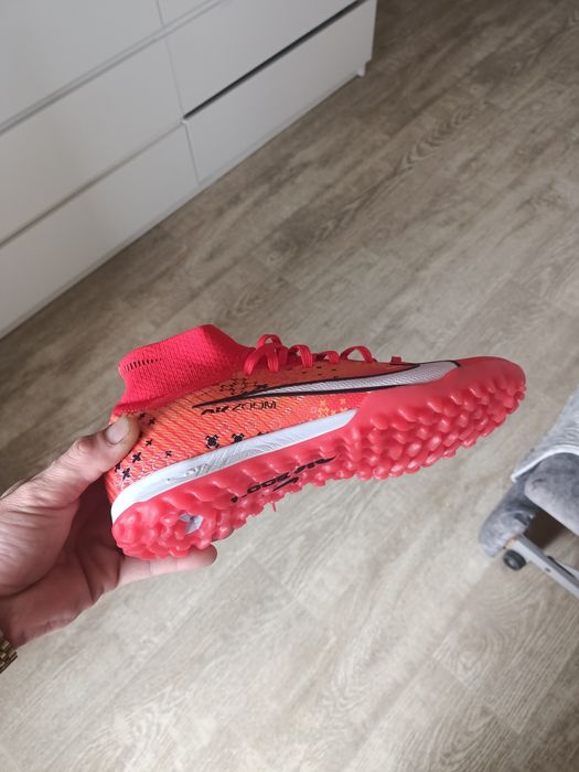 Продам бутсы новые