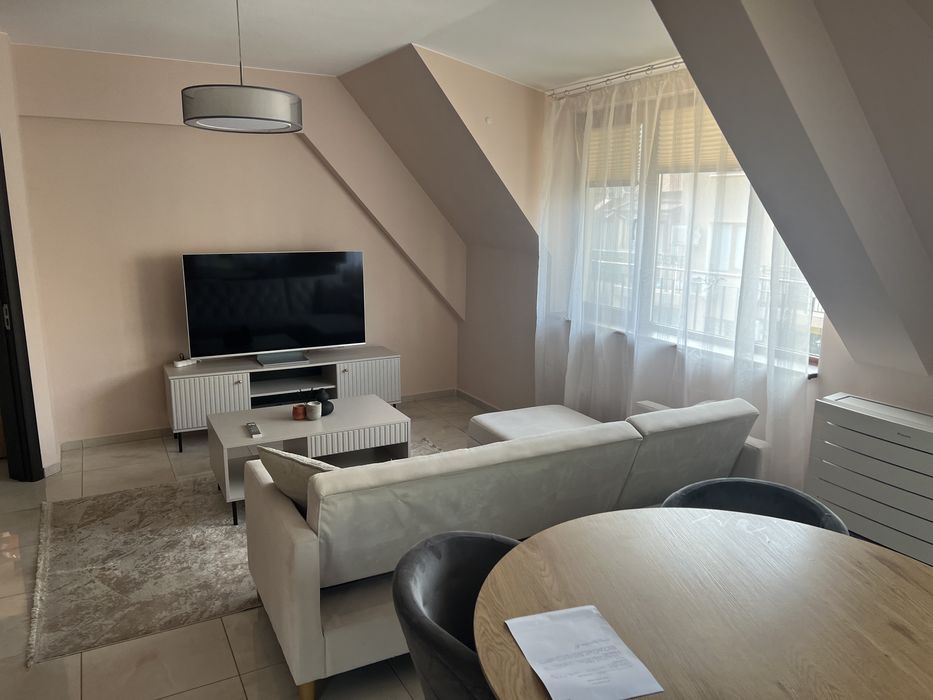 Дава се под наем Двустаен апартамент в Варна, Лятно кино Тракия - 75 кв.м за 663 € - Снимка #1