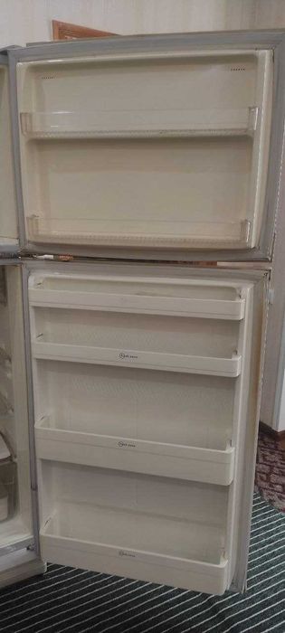 Холодильник DAEWOO Корея. 175см-75см БЕЗ ИНИЯ не требует разморозки