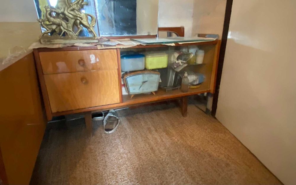 Продавам комплект спално обзавеждане с политура