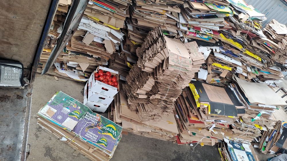 Картон , пакет , пластиковые ящики  приём!