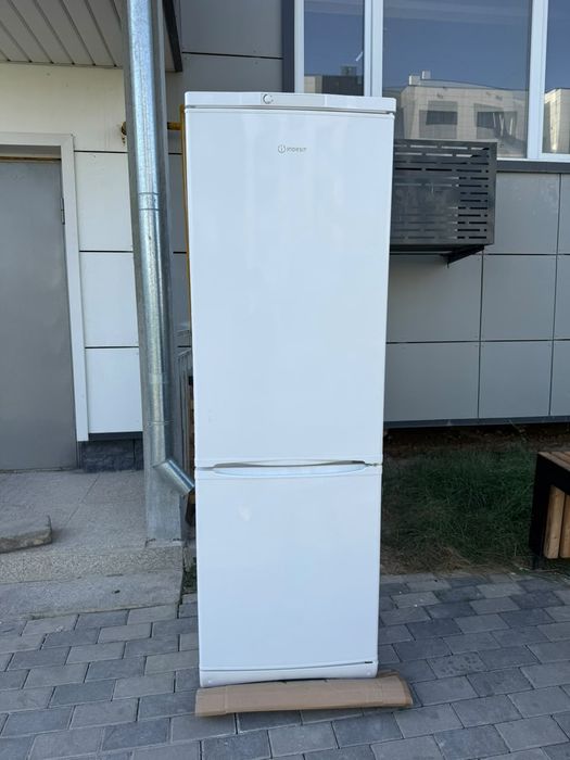 Холодильник Indesit