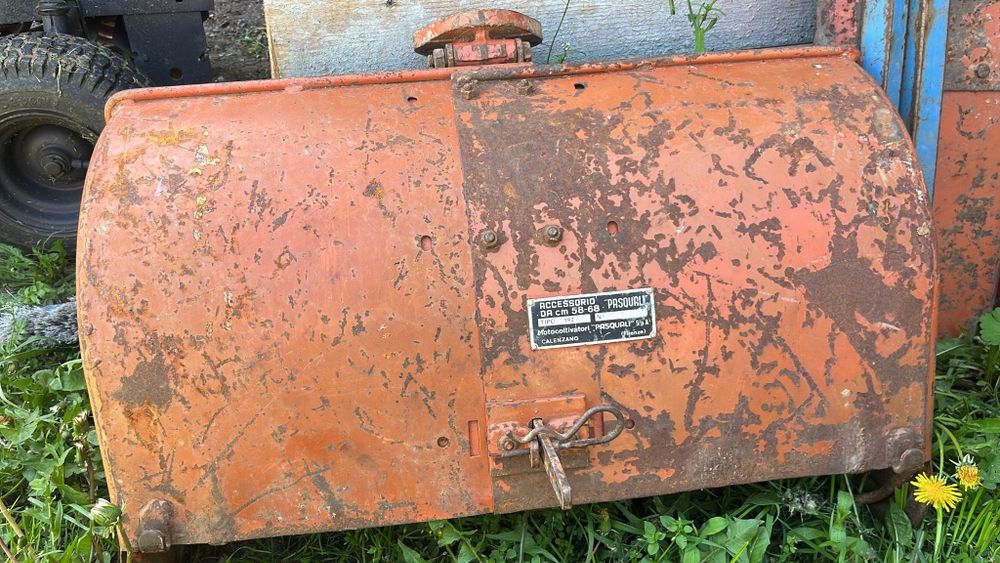 Vând tractoras pt tuns gazon și motocultor