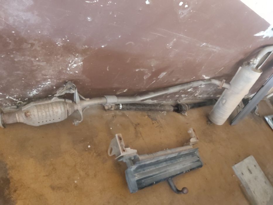 Оригинален теглич и резервоар  със степенка Тойота Рав 4 2003 година