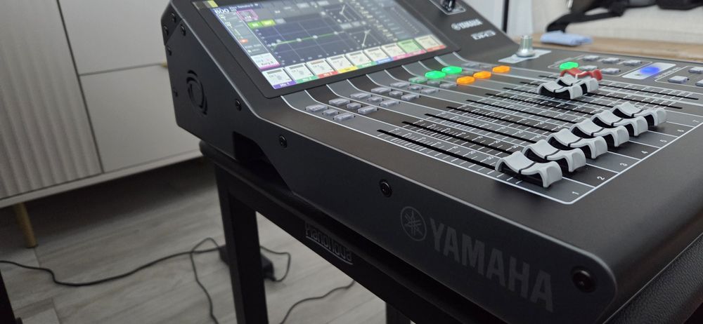Yamaha DM3  S mixer digital nou