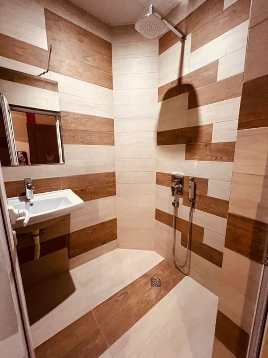 Дава се под наем Етаж от къща в Пловдив, Център - 85 кв.м за 663 € - Снимка #4