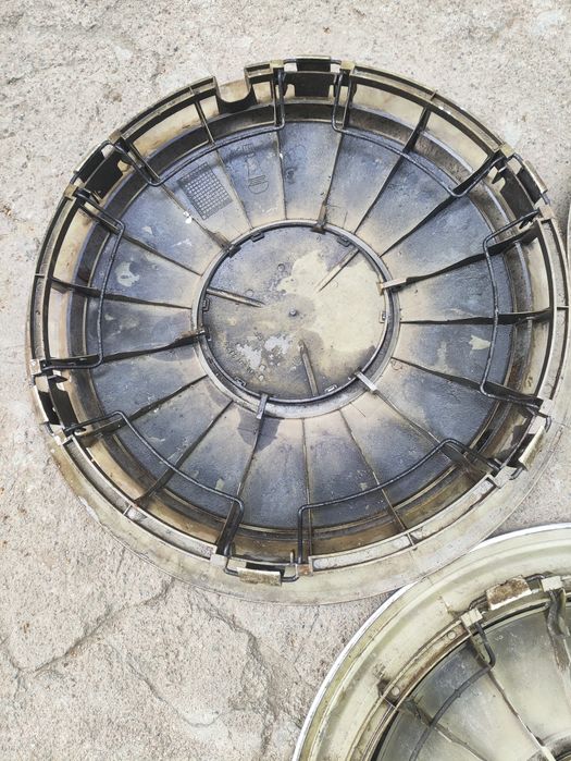 Колпаки Мерседес 124,190 оригинал