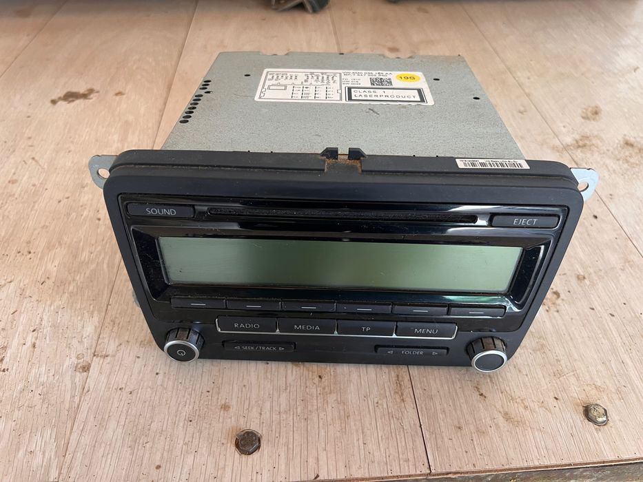 Оригинално радио 2 броя за Голф 5/6 Туран Кади