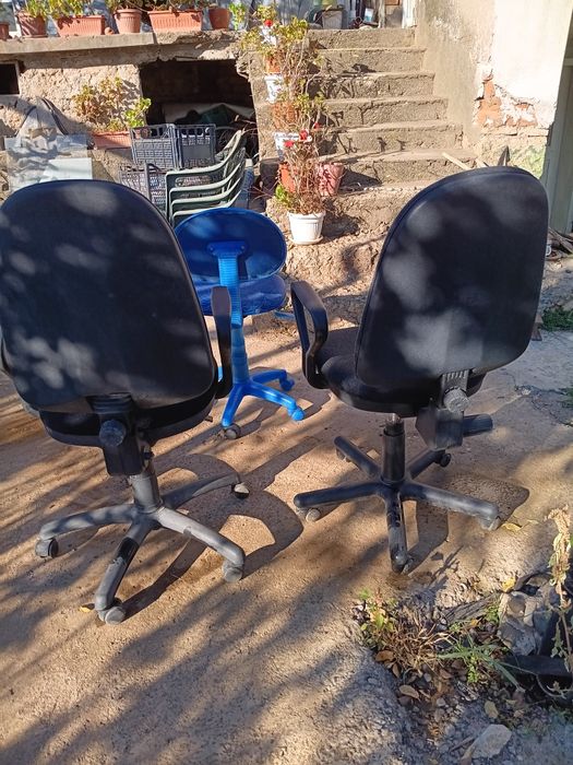 Продавам офис столове