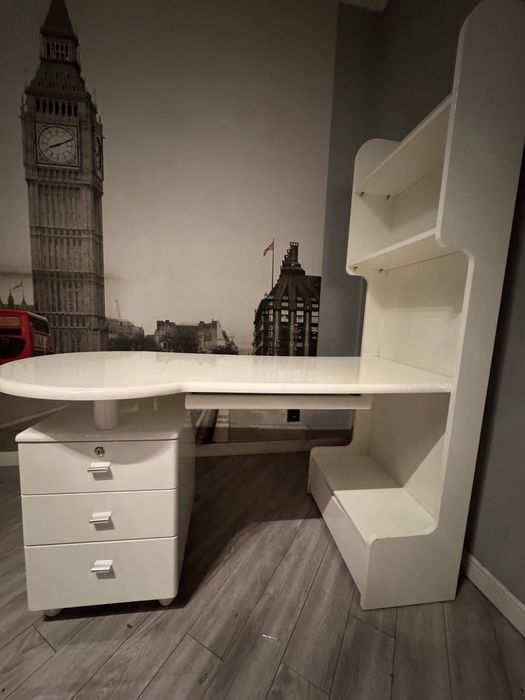 Продам стол компьютерный