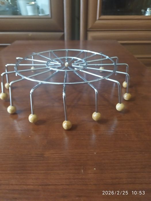 Подцветочник плетёный.