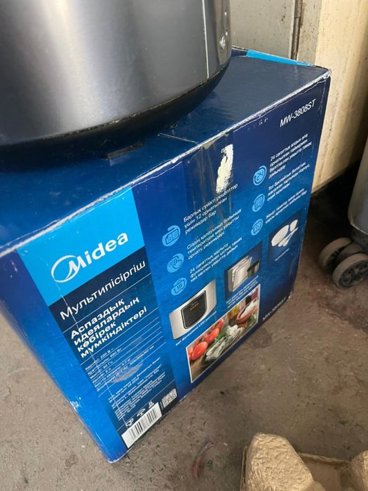 Мультиварка Midea в отличном состоянии