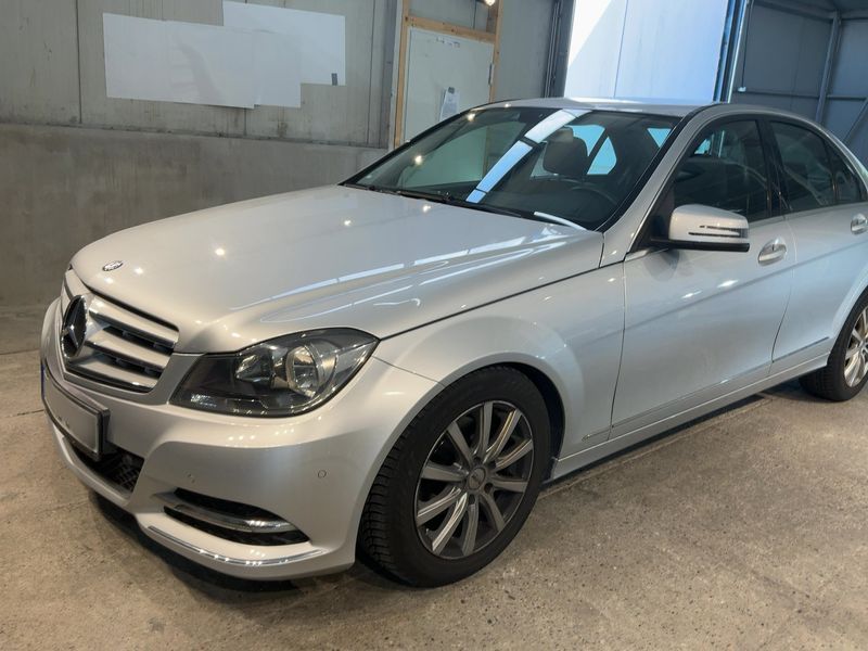 Mercedes-Benz C-Klasse C 200 CDI BlueEfficiency Avantgarde 2012