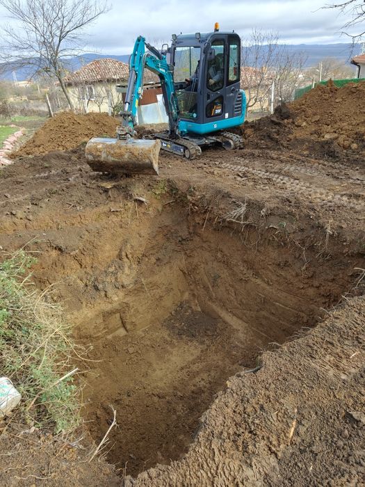 Услуги с багер и самосвал- МИРАСОФ ТЕХ ЕООД