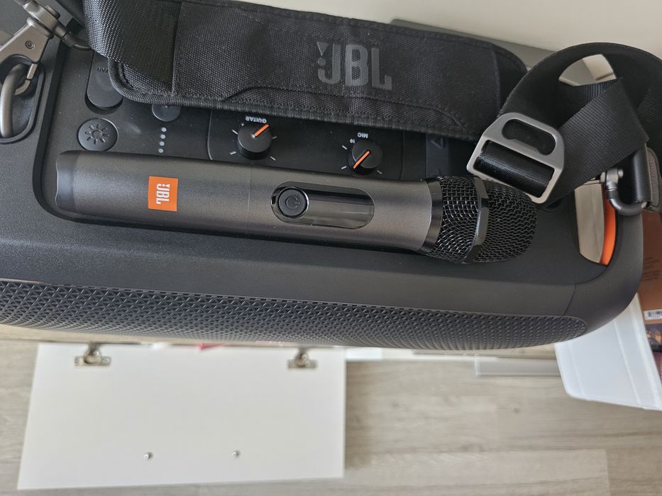 JBL partybox  on the go