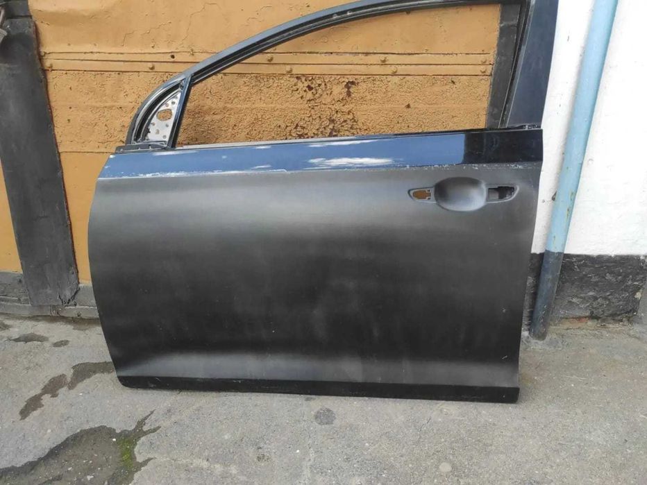 Продам оригинальную переднюю левую дверь на хюндай акцент