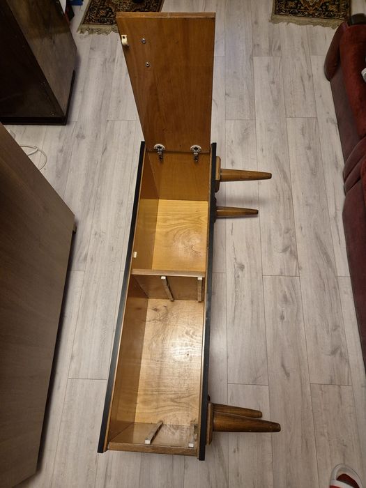 Comodă din lemn masiv cu oglinda