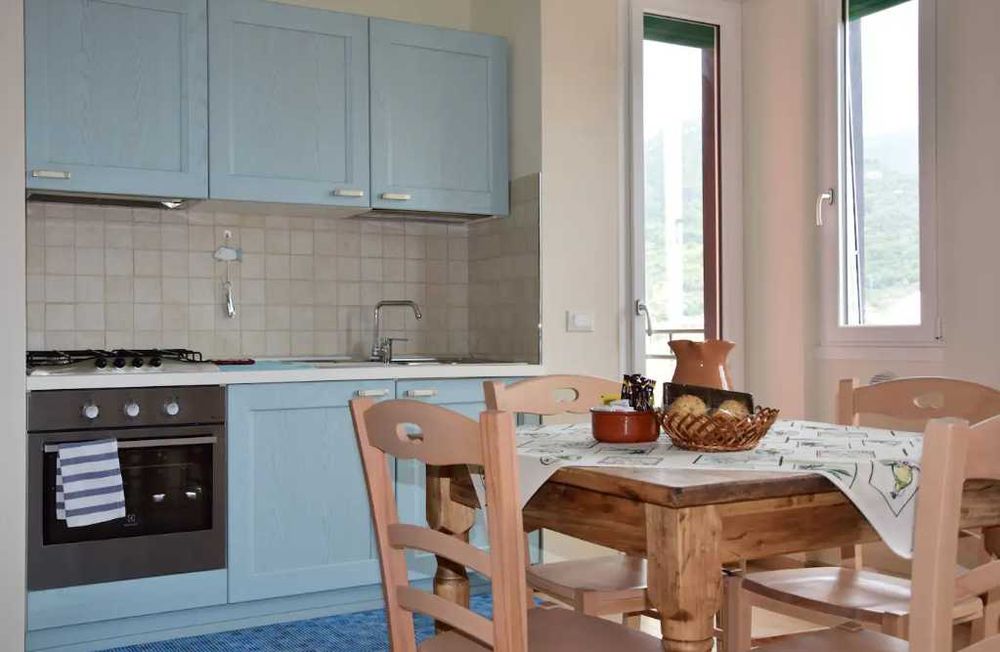 Дава се под наем Едностаен апартамент в Пловдив, Център - 36 кв.м за 163.2 € - Снимка #1