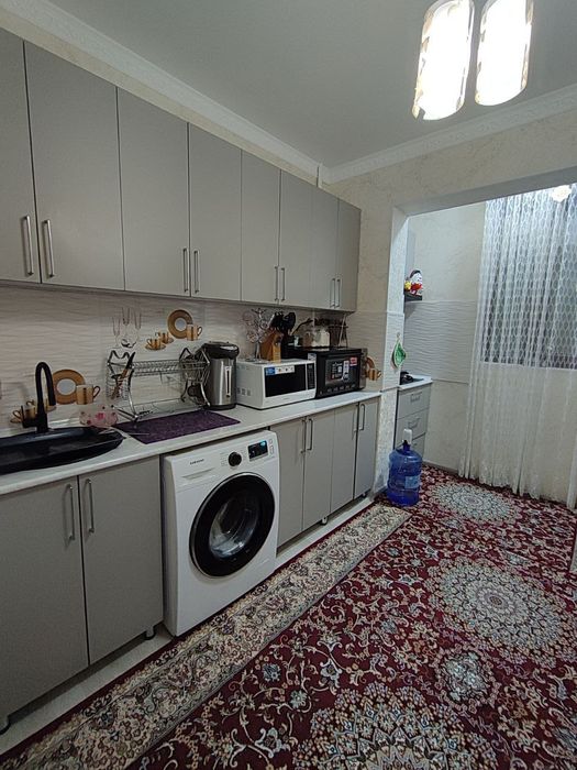 Мирзо Улугбек туманида 2 хоналик  2 этажда ремонти билан сотилади.