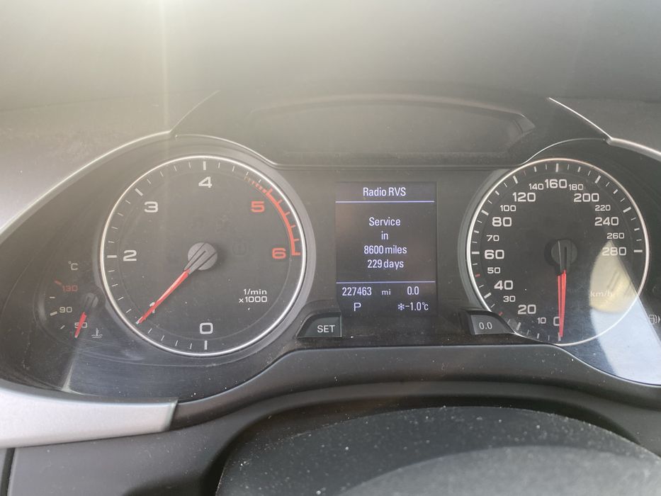 Dezmembrez Audi a4b8