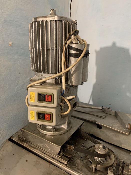 Centrifugă apicolă electrică 4 rame artizanală