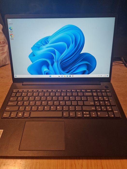 Laptop Lenovo V15G4IRU